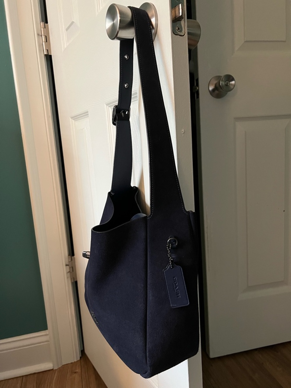 Coach Navy Suede Shoulder Bag with Polished Logo - Picture 3 of 9